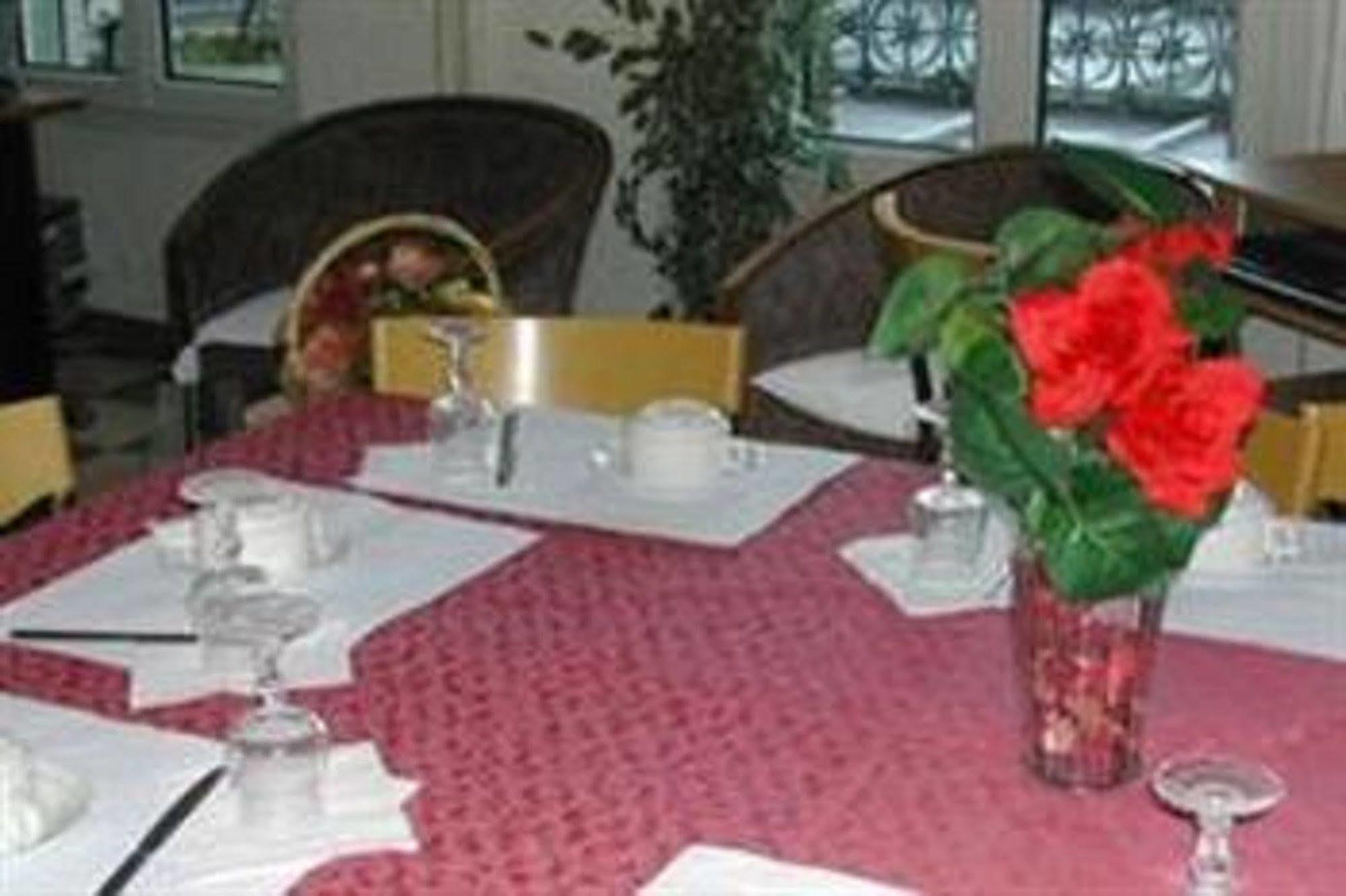 Hotel De La Terrasse Paris Exterior photo